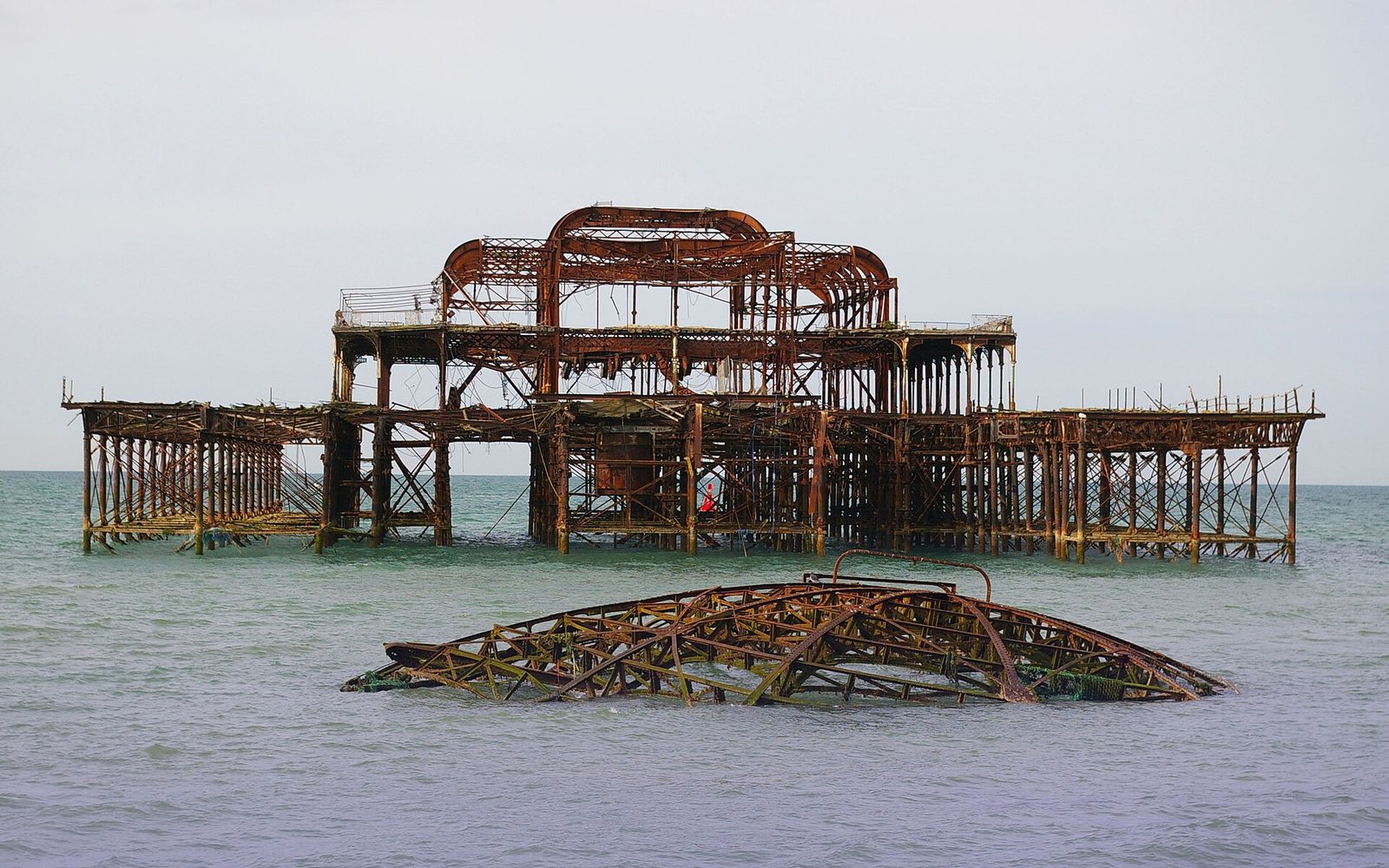 Brighton old pier - panoramio by Wee Bugger