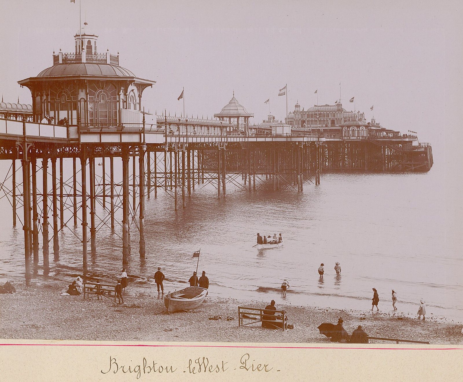 Brighton West Pier: Vue de la jetée ouest de Brighton by Unknown