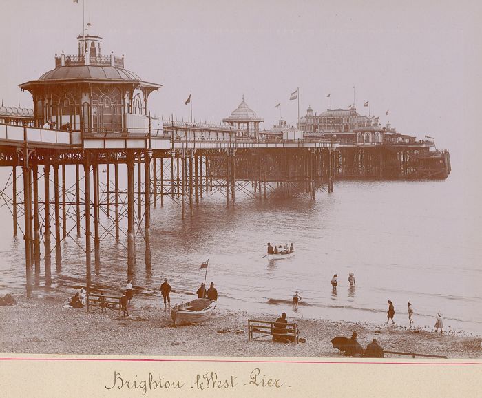 Brighton West Pier: Vue de la jetée ouest de Brighton by Unknown